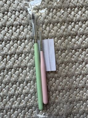 FREE in bundle Pastel Green and Pink Brush Set - makeup/nail brush art NWT
